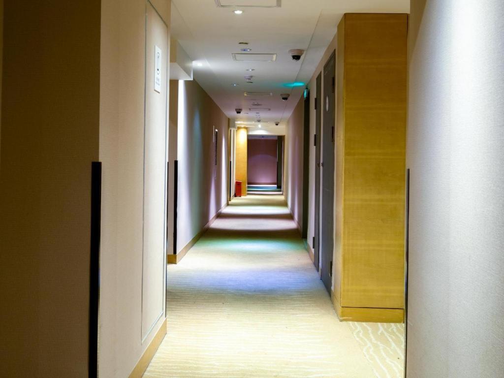 Ji Hotel Shanghai Yan An Road Branch Екстериор снимка
