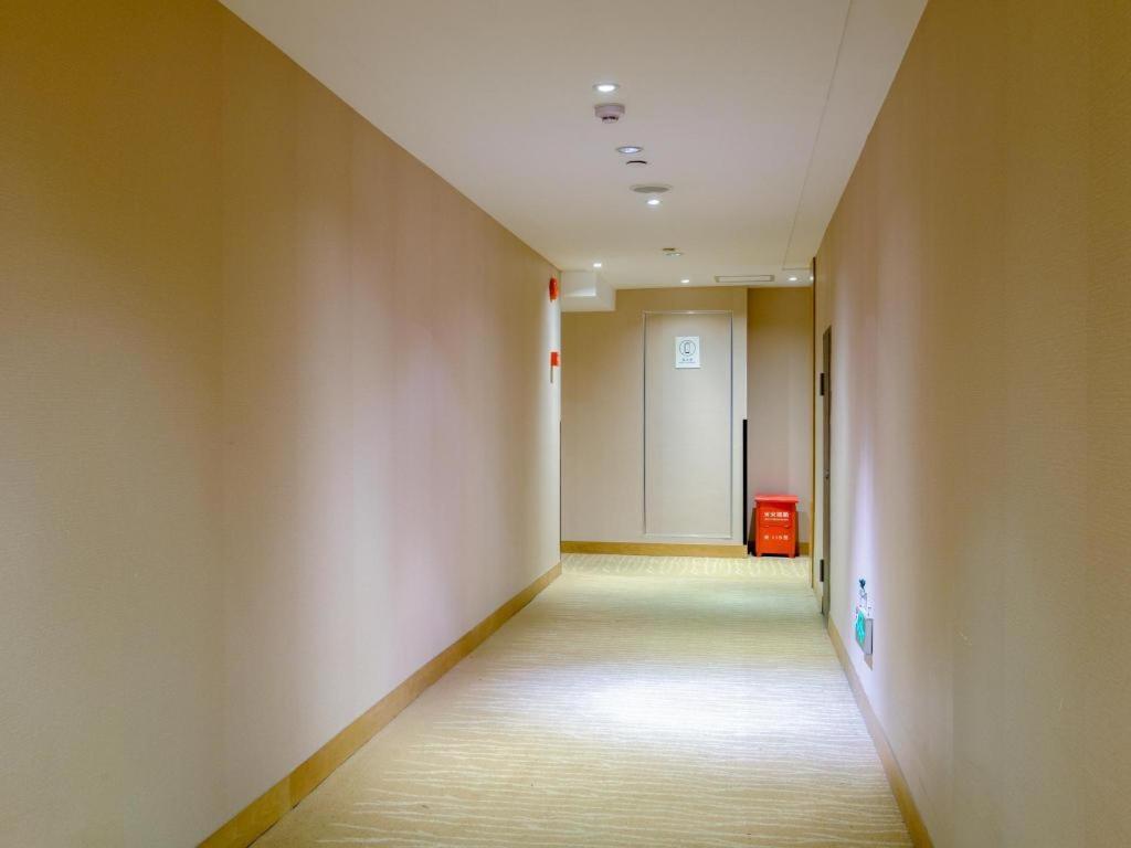 Ji Hotel Shanghai Yan An Road Branch Екстериор снимка
