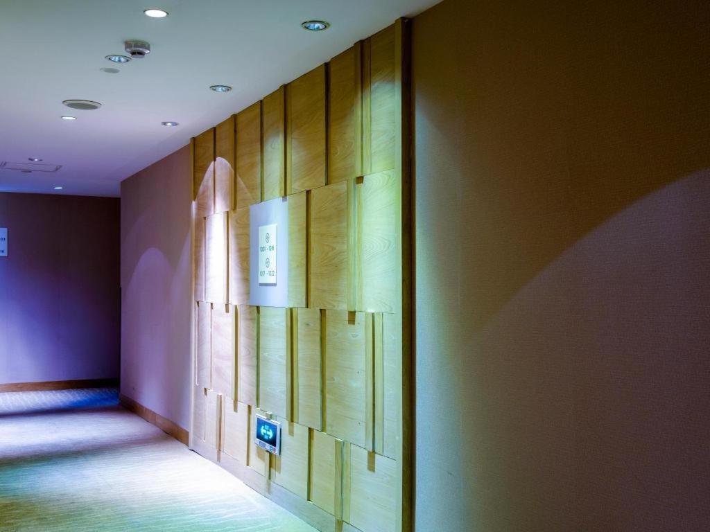 Ji Hotel Shanghai Yan An Road Branch Екстериор снимка