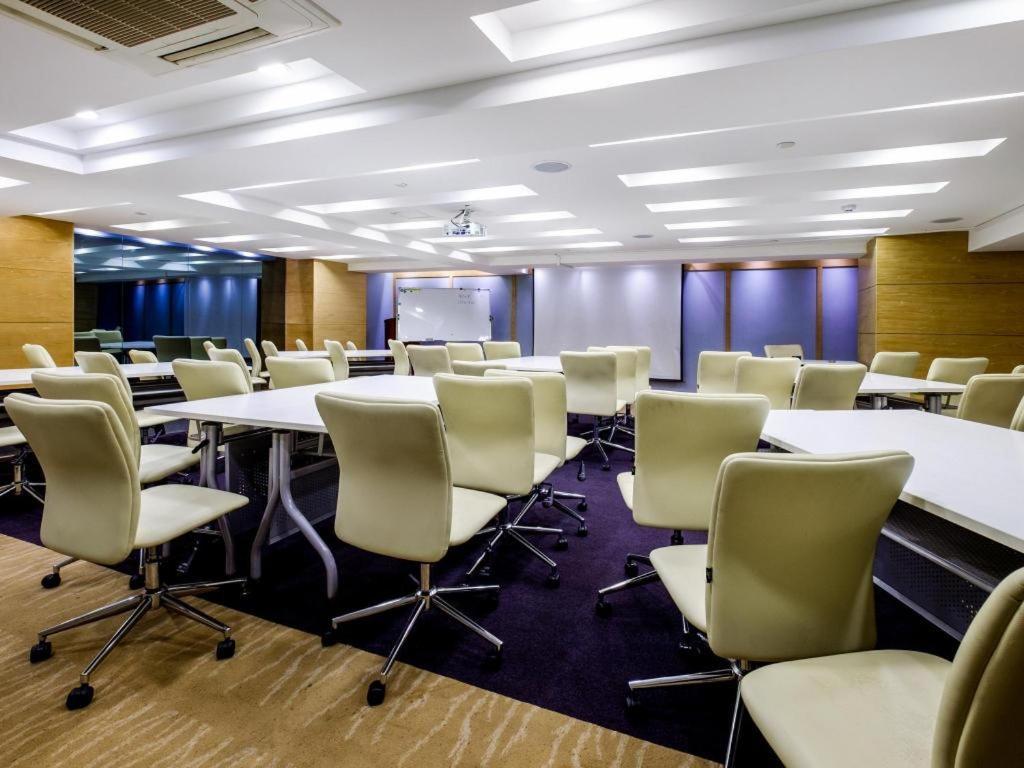 Ji Hotel Shanghai Yan An Road Branch Екстериор снимка