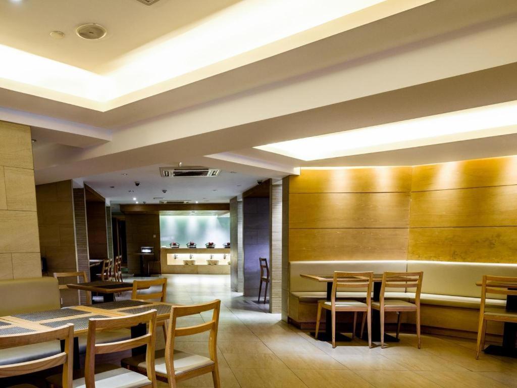 Ji Hotel Shanghai Yan An Road Branch Екстериор снимка