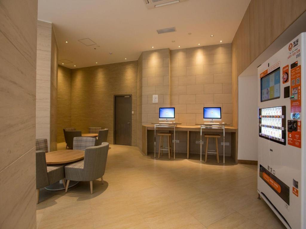 Ji Hotel Shanghai Yan An Road Branch Екстериор снимка