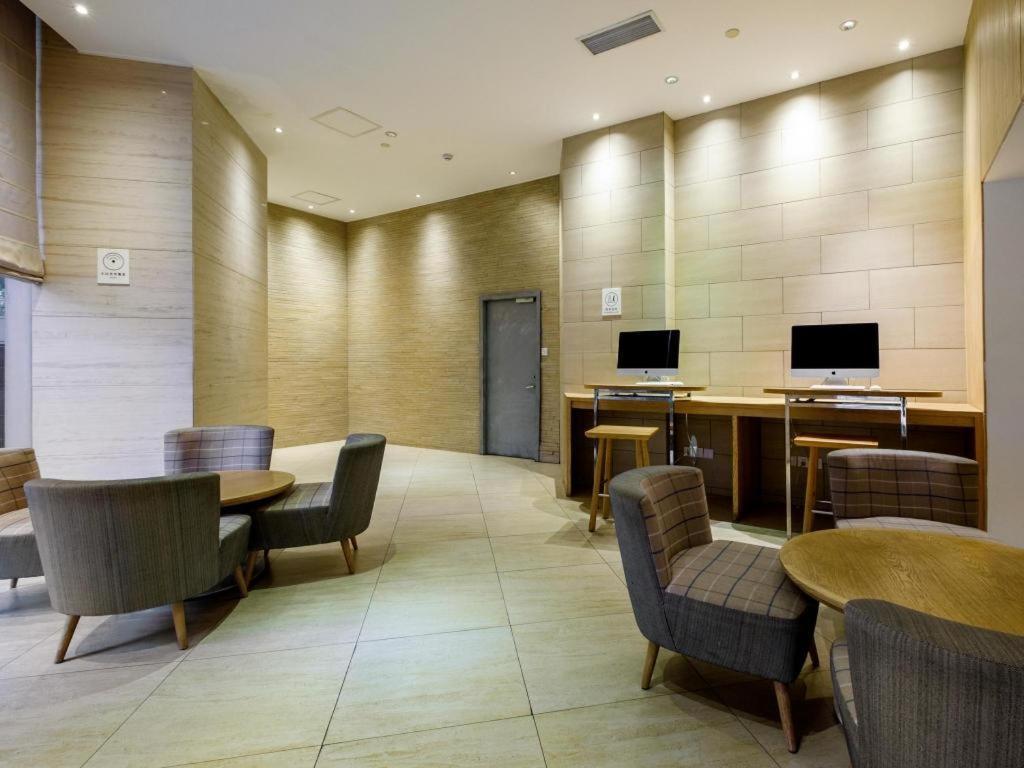 Ji Hotel Shanghai Yan An Road Branch Екстериор снимка