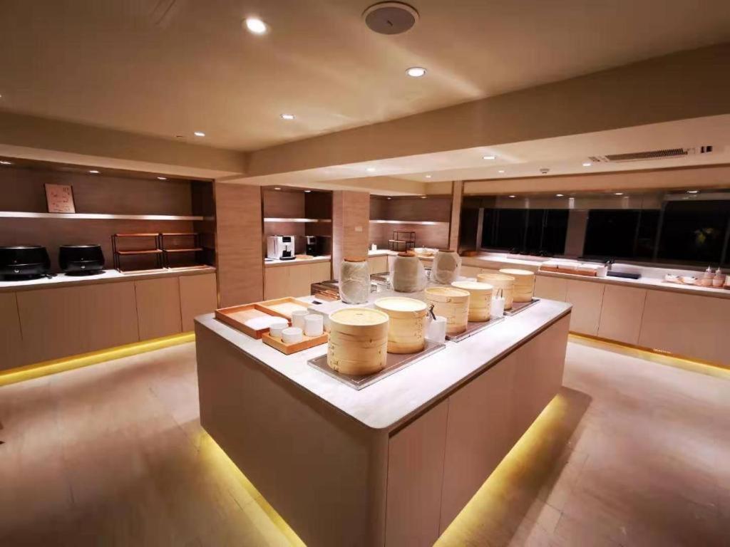 Ji Hotel Shanghai Yan An Road Branch Екстериор снимка