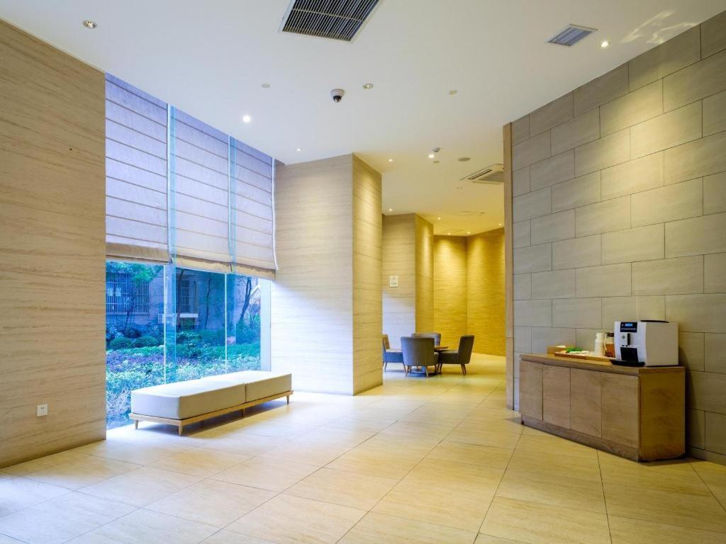 Ji Hotel Shanghai Yan An Road Branch Екстериор снимка
